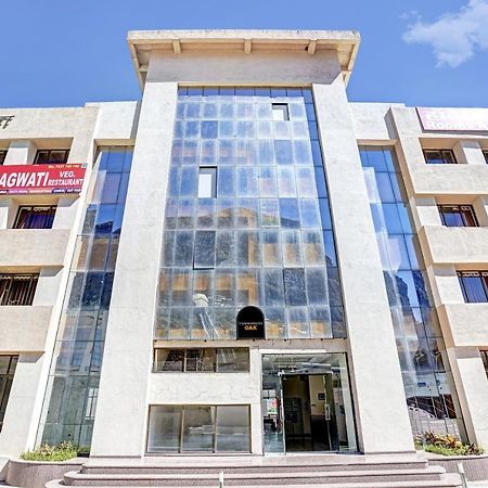 Townhouse Oak Hotel Rama Нашик Екстер'єр фото