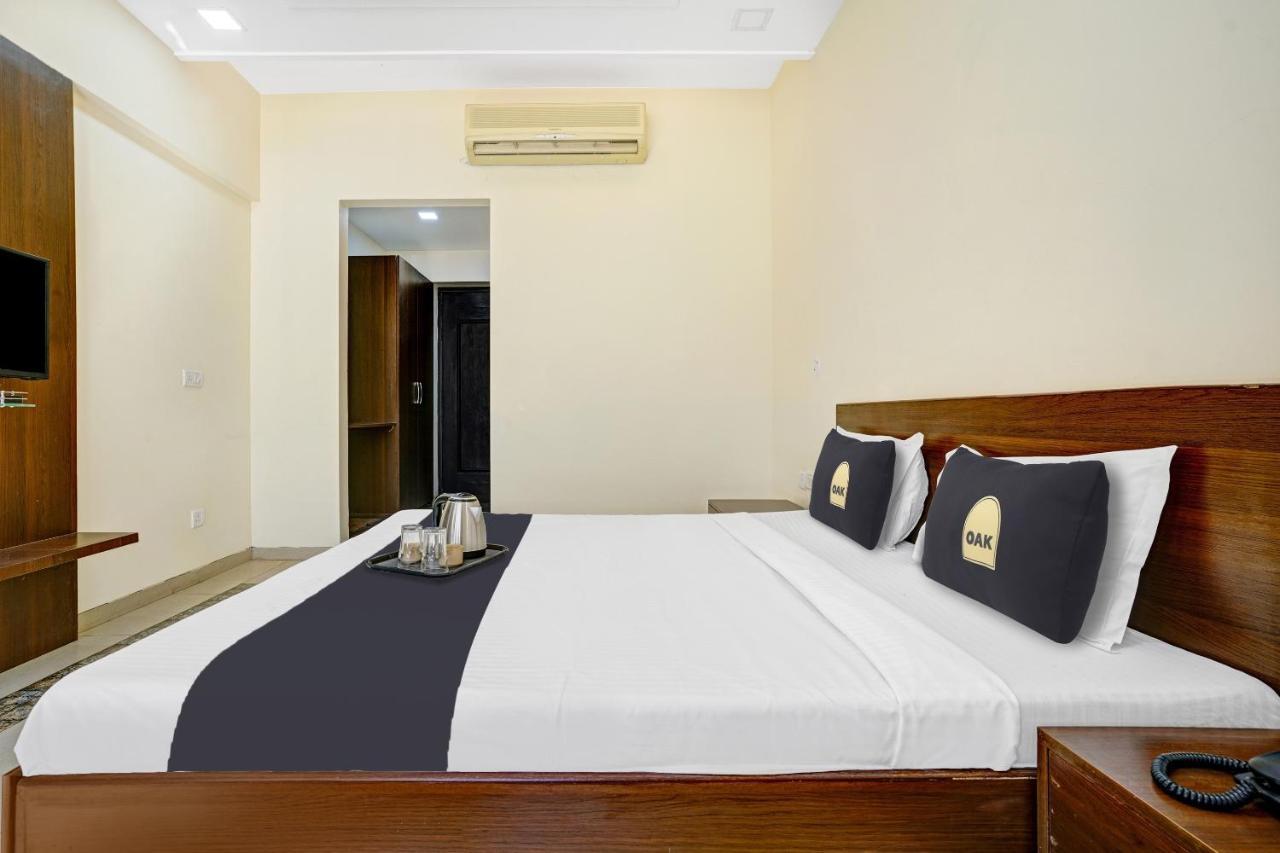 Townhouse Oak Hotel Rama Нашик Екстер'єр фото