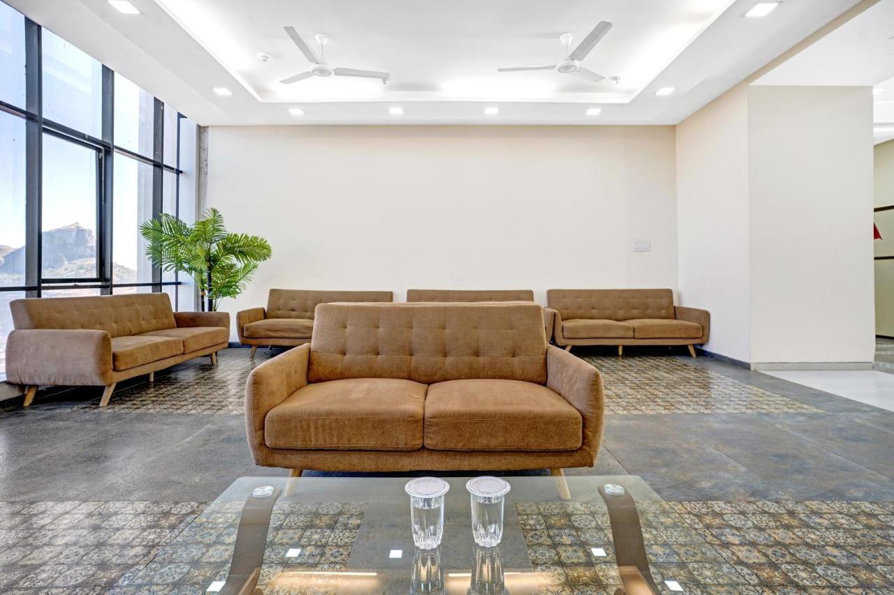 Townhouse Oak Hotel Rama Нашик Екстер'єр фото