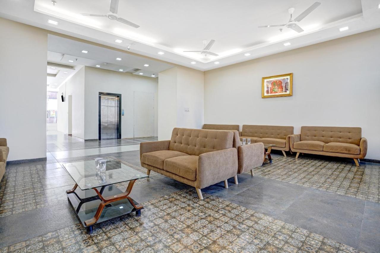 Townhouse Oak Hotel Rama Нашик Екстер'єр фото