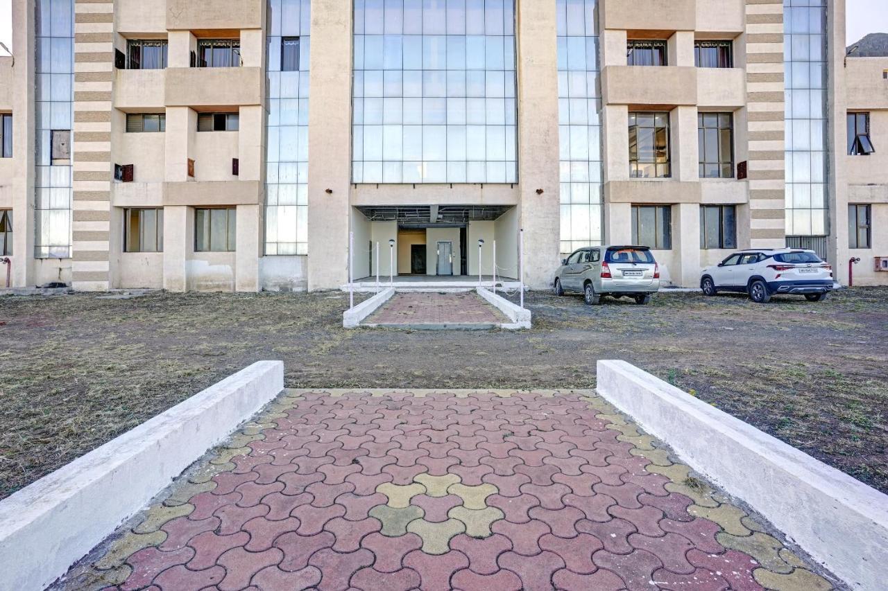 Townhouse Oak Hotel Rama Нашик Екстер'єр фото