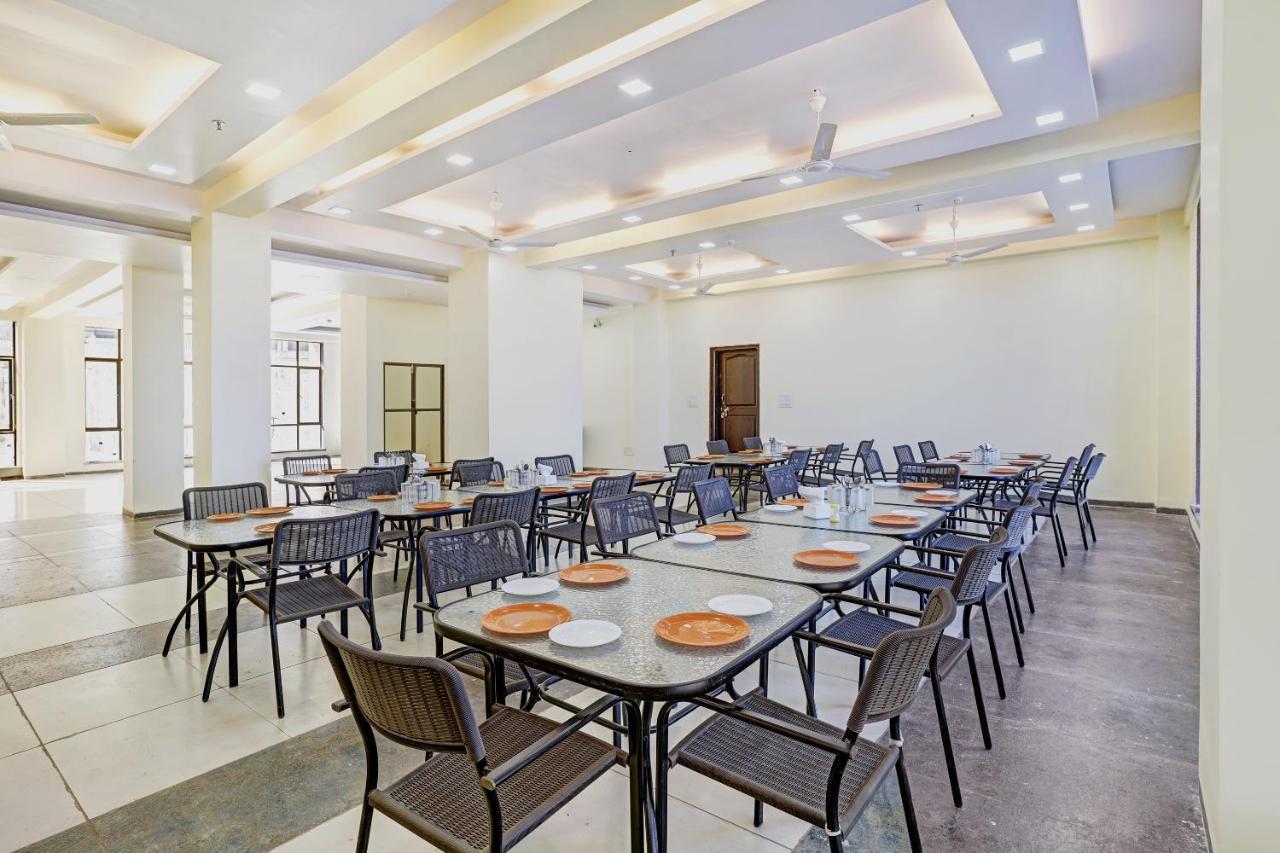 Townhouse Oak Hotel Rama Нашик Екстер'єр фото